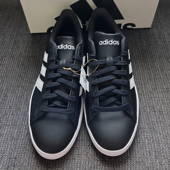 Adidas - Picture 4 of 9